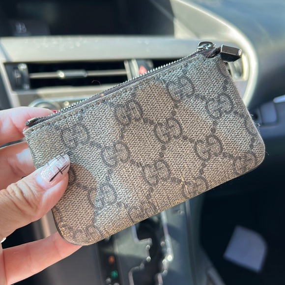 Gucci small coin purse missing chain and is sticky on outside has wear - Picture 1 of 1